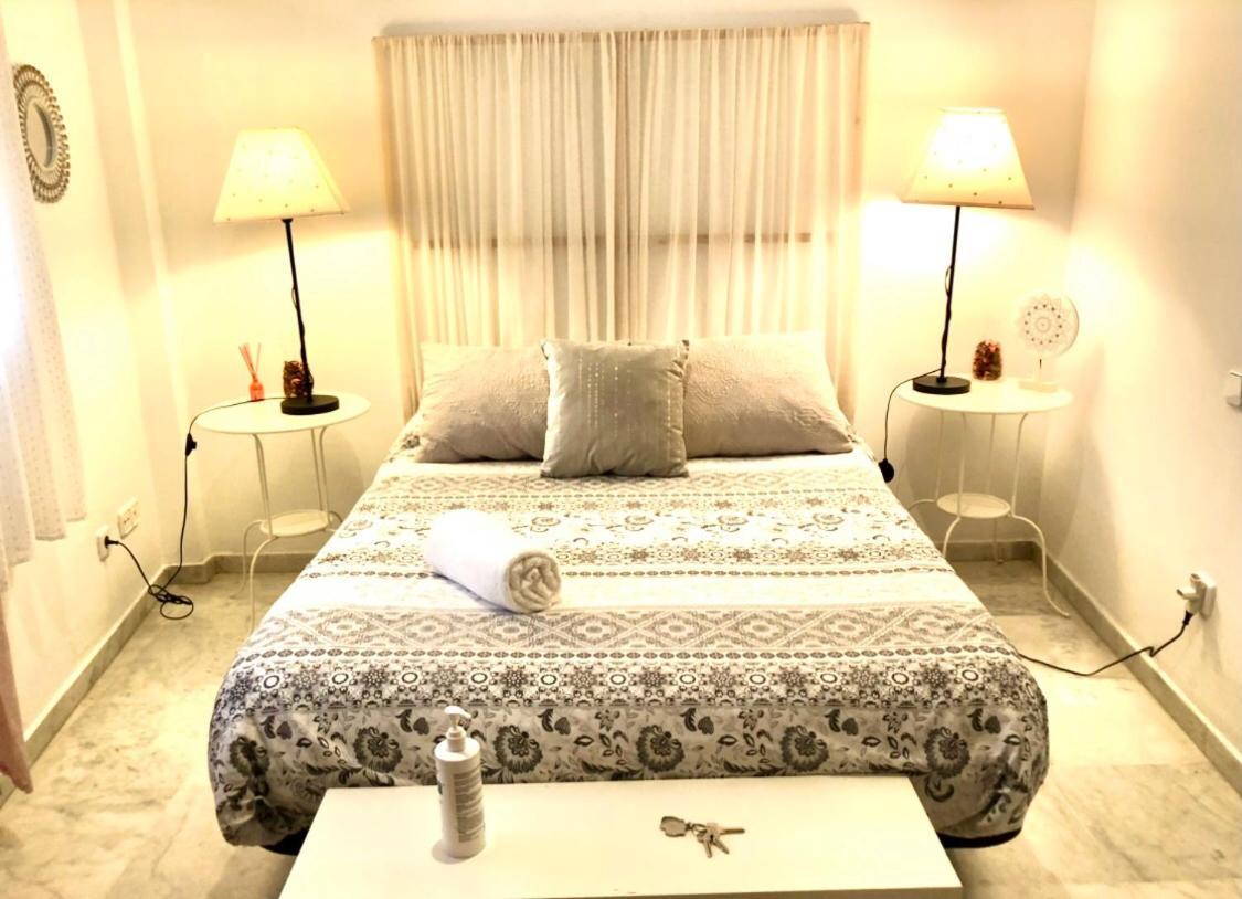 Budget & Lovely Rooms Las Setas Sevilla Exteriör bild