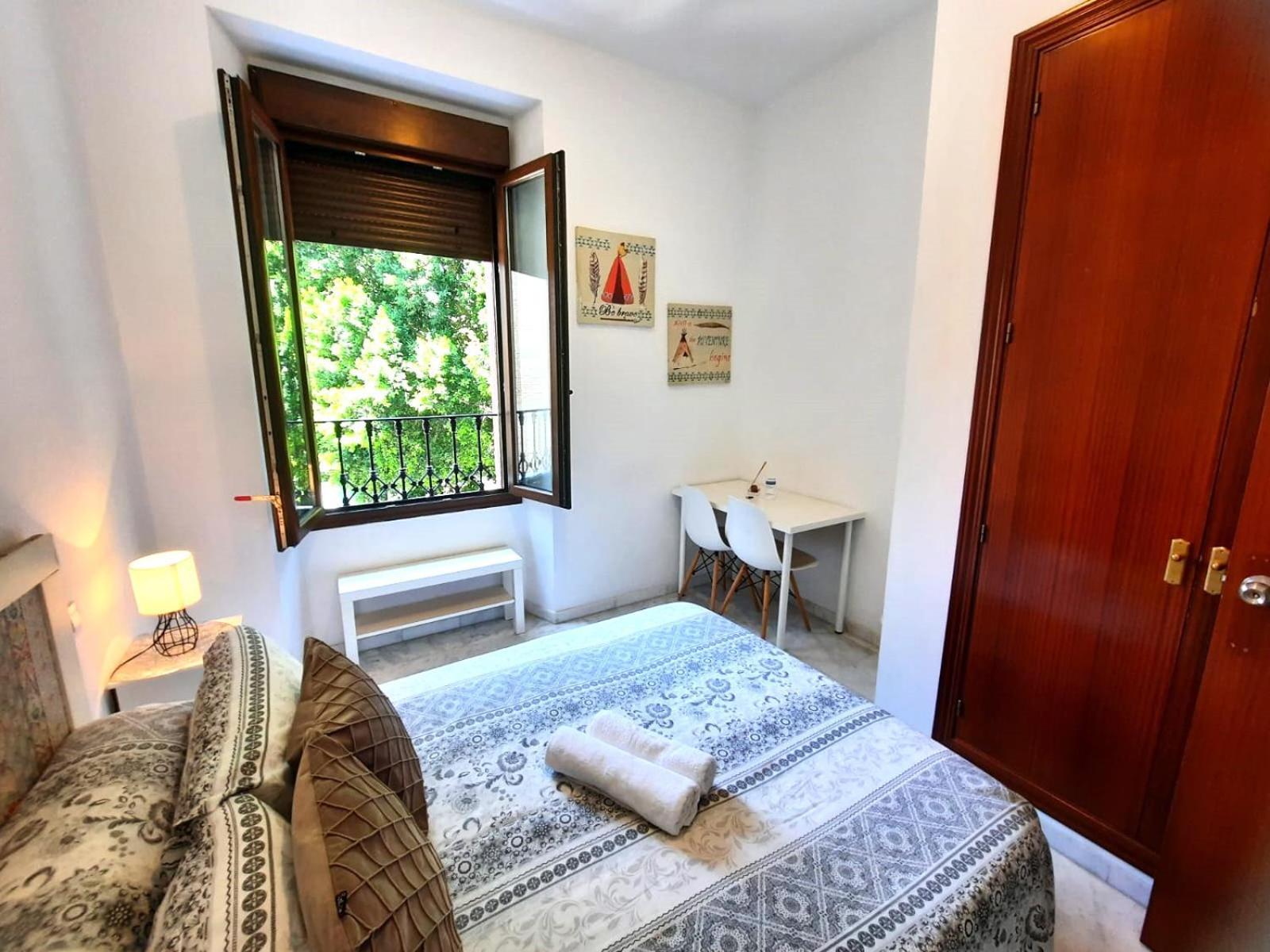 Budget & Lovely Rooms Las Setas Sevilla Exteriör bild