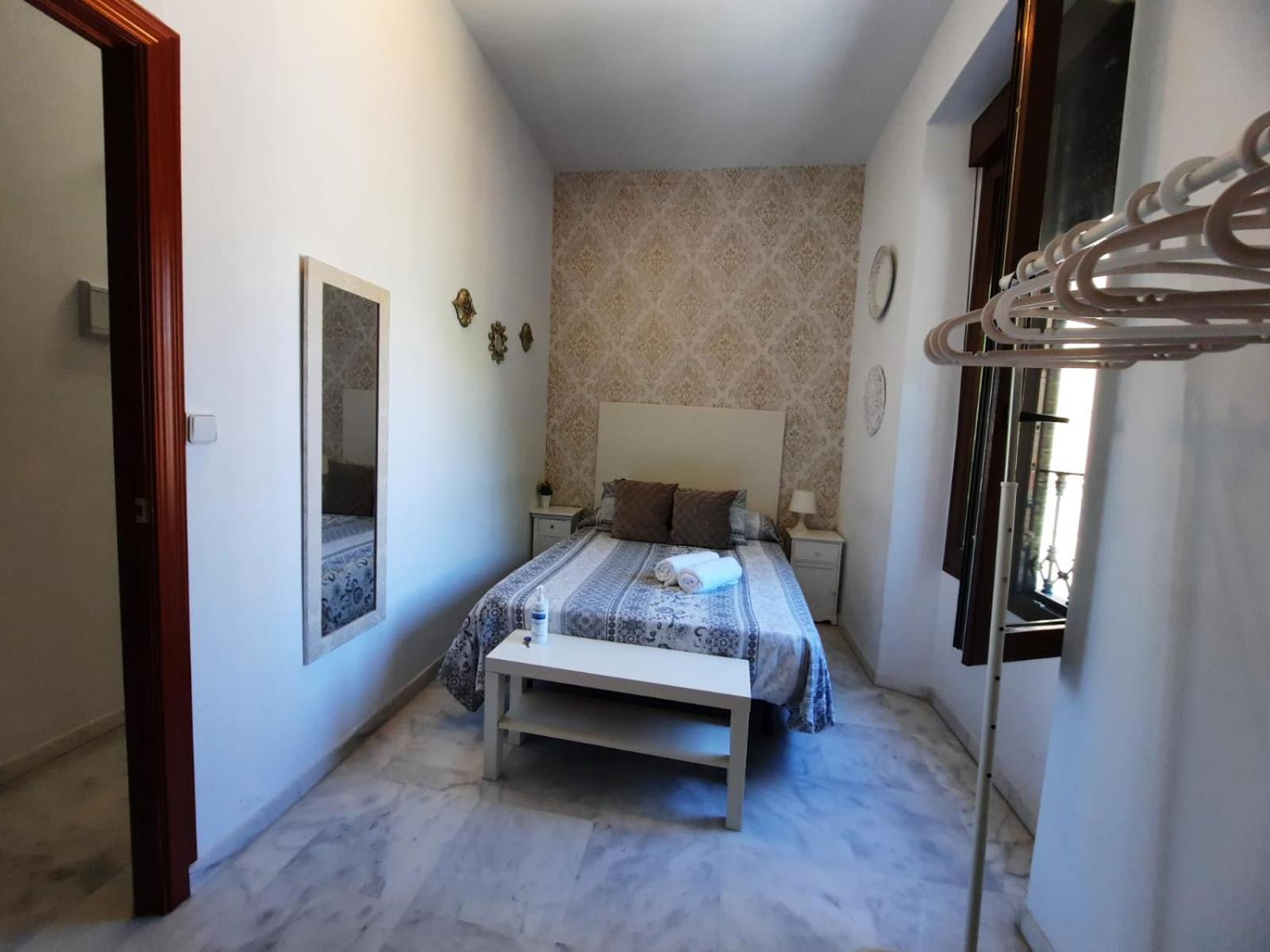 Budget & Lovely Rooms Las Setas Sevilla Exteriör bild