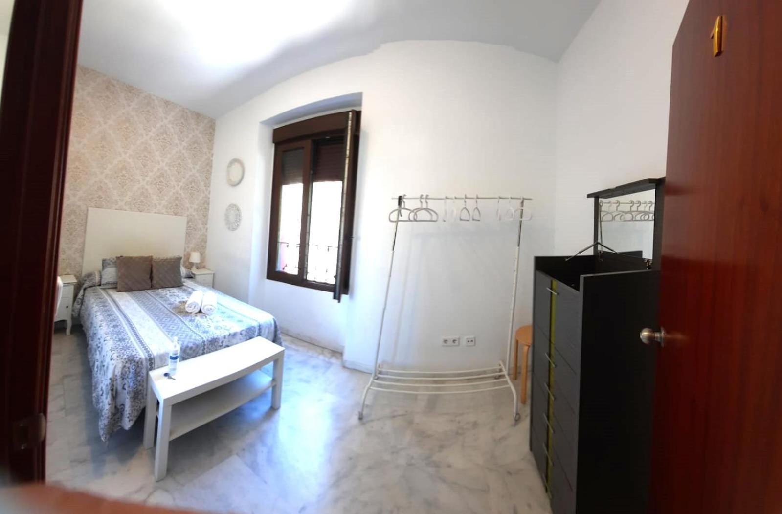 Budget & Lovely Rooms Las Setas Sevilla Exteriör bild